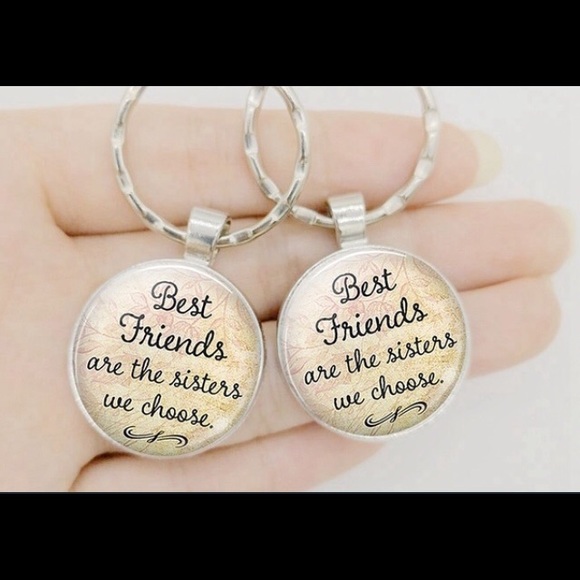 Best Friends Keychain 👭👩‍❤️‍💋‍👩 - Picture 7 of 7